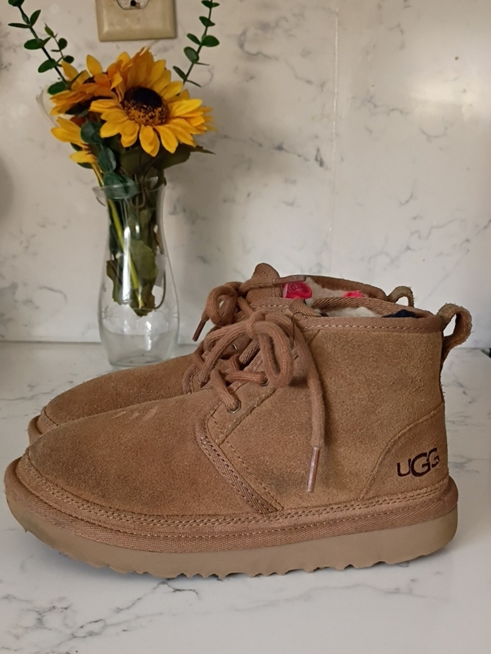 UGG Neumel  Kids Chestnut Suede Lace-Up Boots